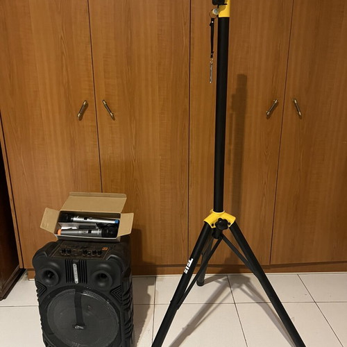 Media-Tech 12” speaker with 2 wireless MCO microphones and stand, new