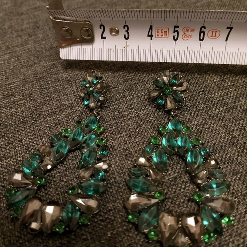 Dangling earrings like new with green and gray stones
