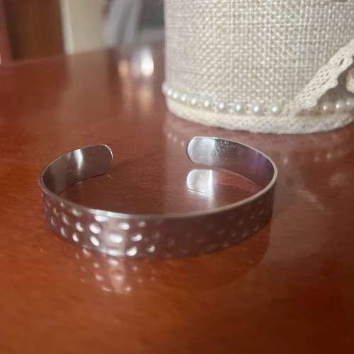 Steel bracelet like new, adjustable, silver color
