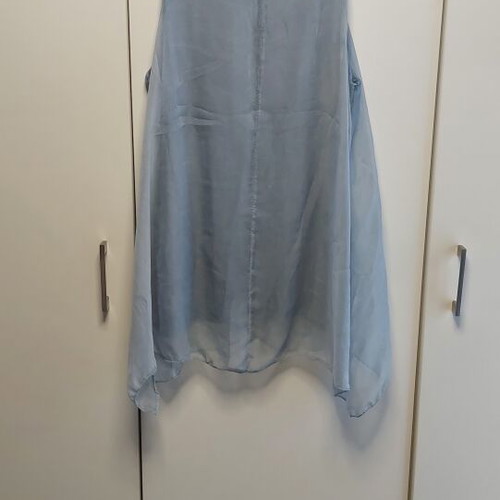 Summer blouse like new with butterfly design and sequins size L