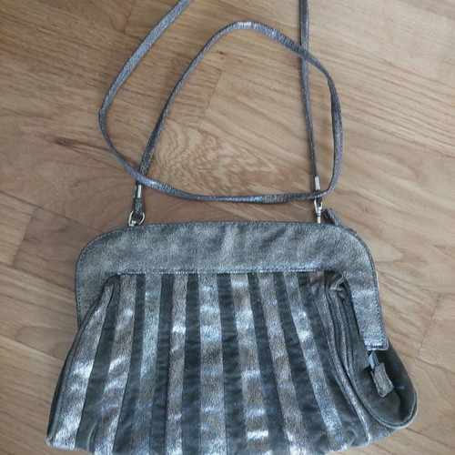 Women's shoulder bag used
