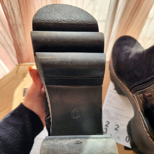 Beauty's Girl's black ankle boots like new, size 40