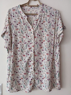 Floral Women's Shirt with Short Sleeves like new, beige multicolor, XL