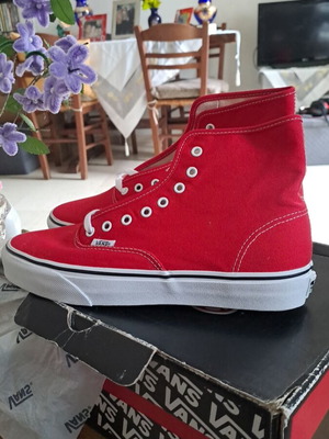 Vans μπότες καινούργιες, νούμερο 40.5, κόκκινες