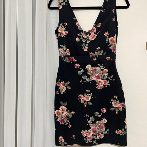 Dress used S-M, black floral in excellent condition