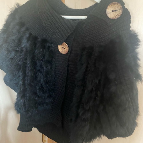 Cardigan with faux fur like new, black short with wooden buttons