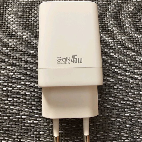 XO 45W fast charger like new with USB B, C ports
