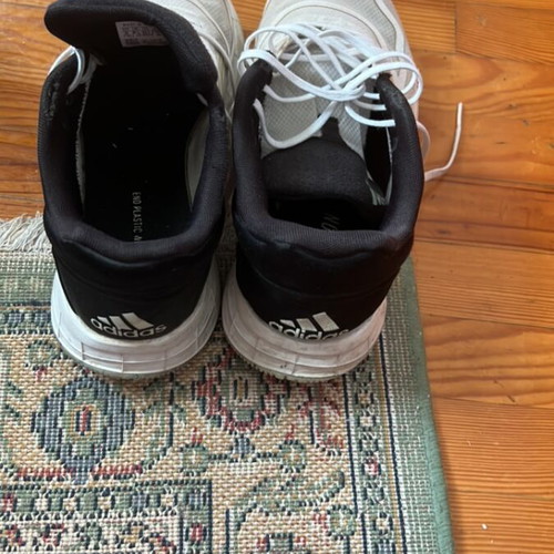 Αθλητικά παπούτσια Adidas μεταχειρισμένα, νούμερο 42.5, άσπρα