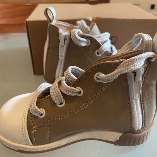 Gorgino children's leather boots size 21 new, beige and brown