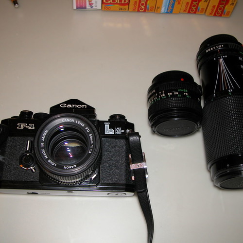 Canon zoom telephoto lens FD 70-210 mm used