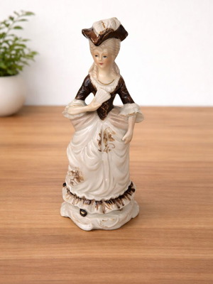 Vintage figurine girl 19 cm like new