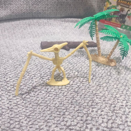Dinosaur figure set like new, 9 figures with trees and sticks