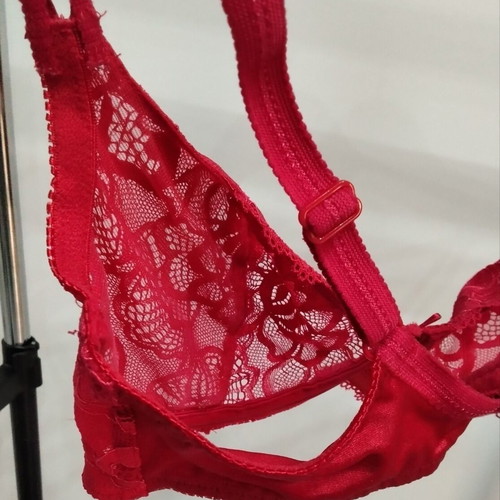 Triumph red lace bra like new, size 75C