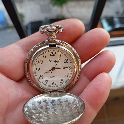 Dhalya pocket watch like new with intricate designs and new battery