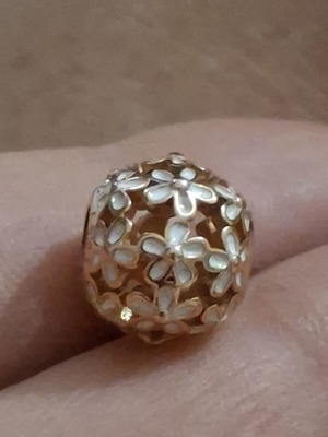 Charm gold s925 with white flowers new