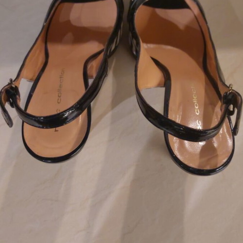 Mac Collection pumps like new, size 40, black patent leather with white fabric