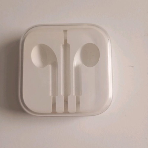 Apple case for headphones like new