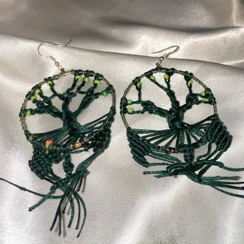 Macrame earrings like new, black and green