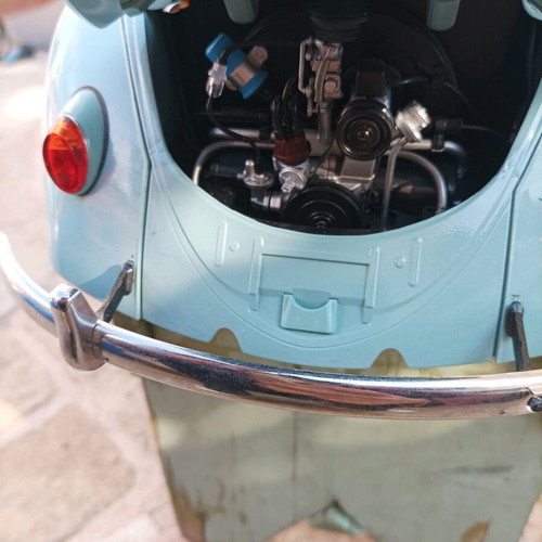 Volkswagen Beetle 1:8 scale model by HACHETTE like new