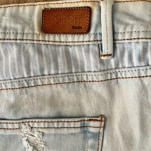 Esprit light-wash denim shorts with embroidered stars like new, size S-M