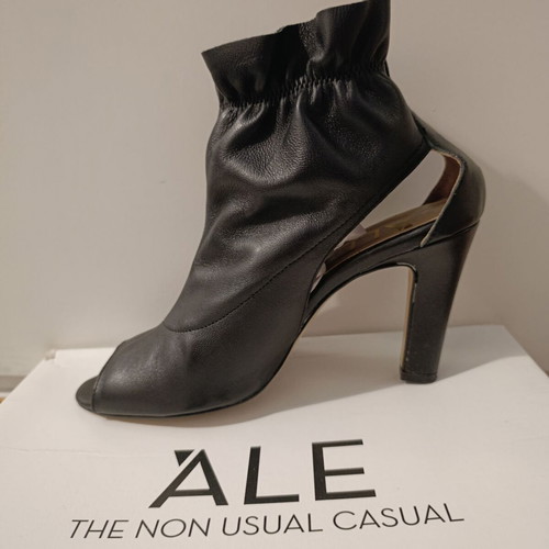 A.L.E. shoes black pumps like new, size 39