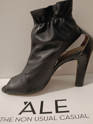 A.L.E. shoes black pumps like new, size 39