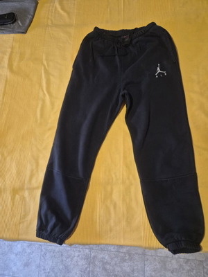 Air Jordan standard fit sweatpants, black, size M