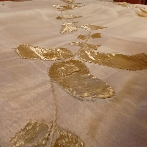 Decorative embossed tablecloth with tassels like new 0.90x0.90