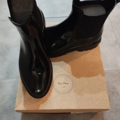 Toni Pons boots size 40 like new, black