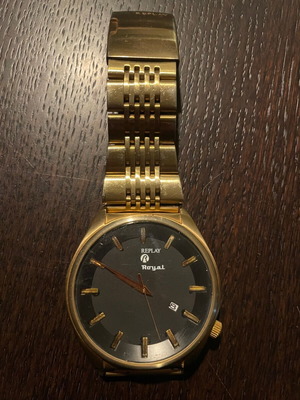 Replay wristwatch like new with black dial and gold bracelet
