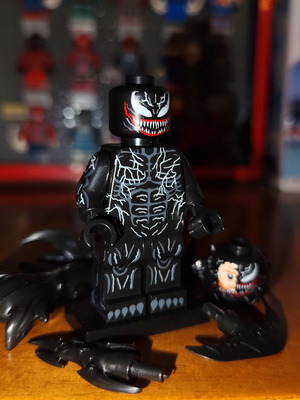 Φιγούρα Venom σαν καινούργιο με αξεσουάρ, 6εκ