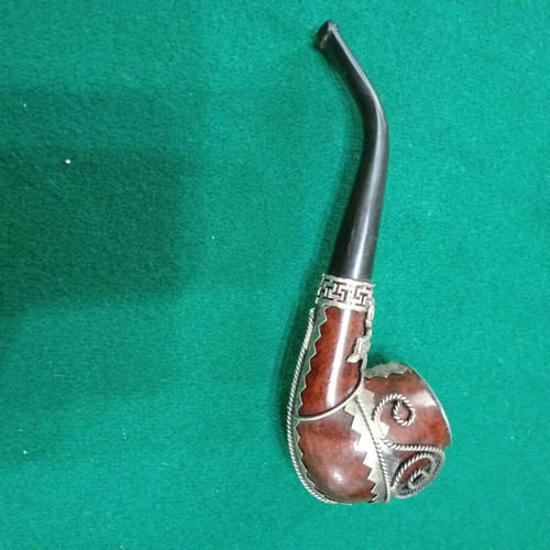 Tobacco pipe used with metal decoration