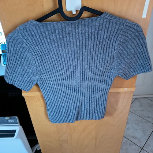 Wool top gray like new, sizes XS and S