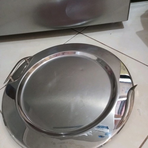 18/10 Round Tray 42-43 cm like new