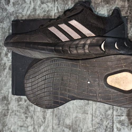 Adidas Kaptir Super αθλητικά σαν καινούργιο, νούμερο 43, μαύρα με reflective λεπτομέρειες