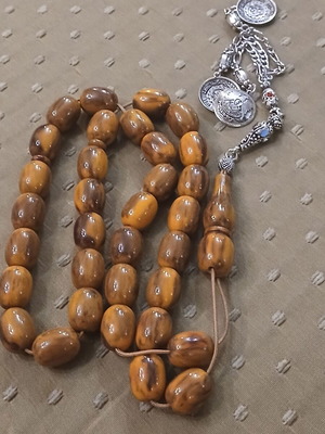 Bakelite Komboloi like new, 33 beads, traditional metal finish