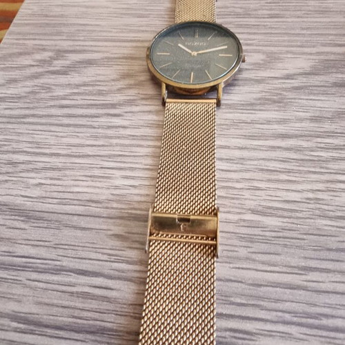 Oozoo Vintage Quartz Women's Watch used with Glitter Dial and Gold Mesh Bracelet