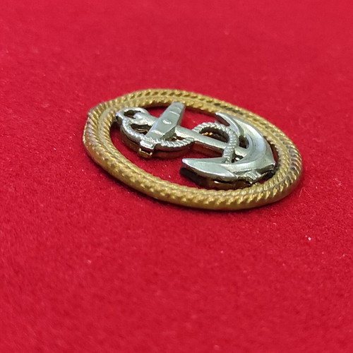Metal 3D Navy Badge diameter 33.6mm like new