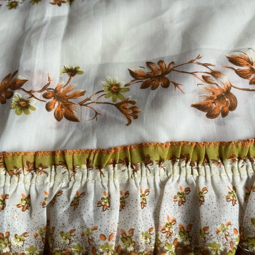 Curtain new, width 2.40m height 0.90m, unsewn
