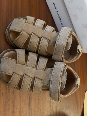 Falcotto closed children's sandals size 23 like new, beige
