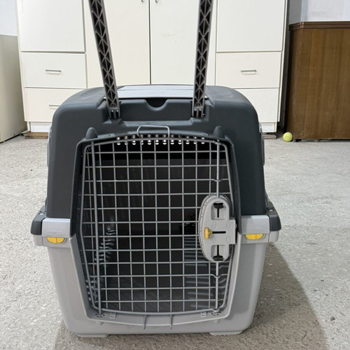Dog crate new, suitable for pets up to 20kg