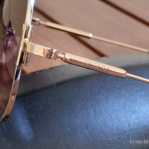 Escada sunglasses like new, gold color