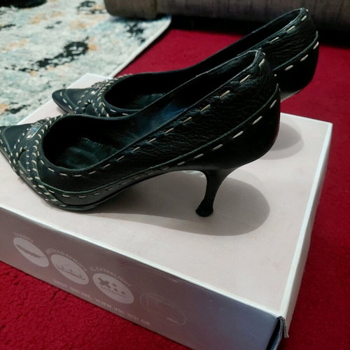 Fendi Selleria Handmade Leather Pumps like new, black