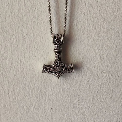 Mjolnir pendant like new, silver, Viking knotwork design