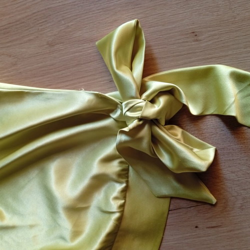 Toi&Moi satin strapless blouse lime size M like new