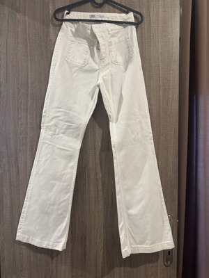 White Zara flared jeans used No34 with front pockets
