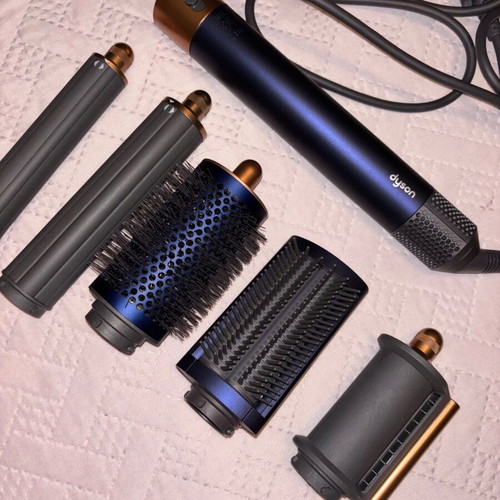 Dyson Airwrap like new with storage box and accessories