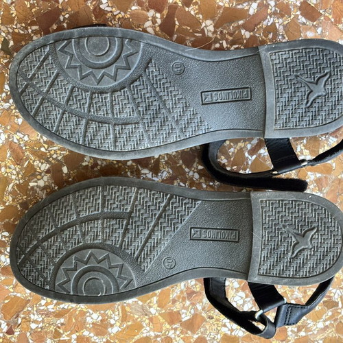 Pikolinos sandals size 40, black