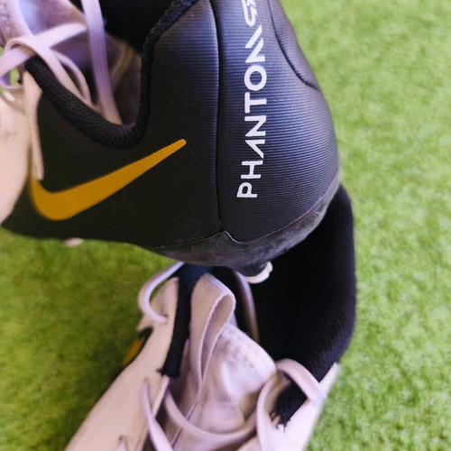 Nike Phantom GX II football shoes like new, white with gold details