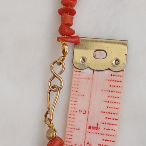 Necklace with natural coral branches, 14K gold clasp, 45 cm